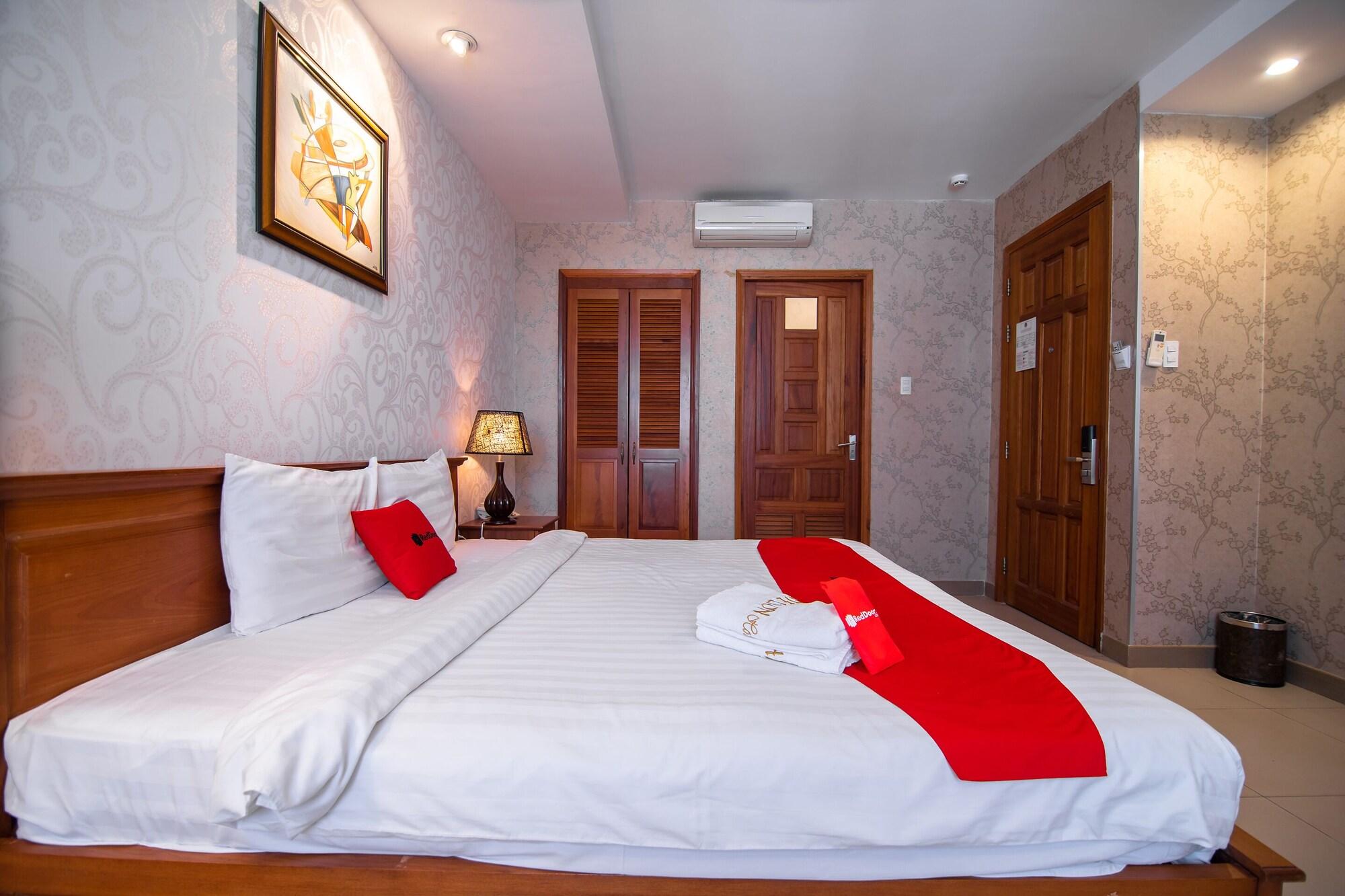 Hotel Reddoorz Premium White Lion 3*