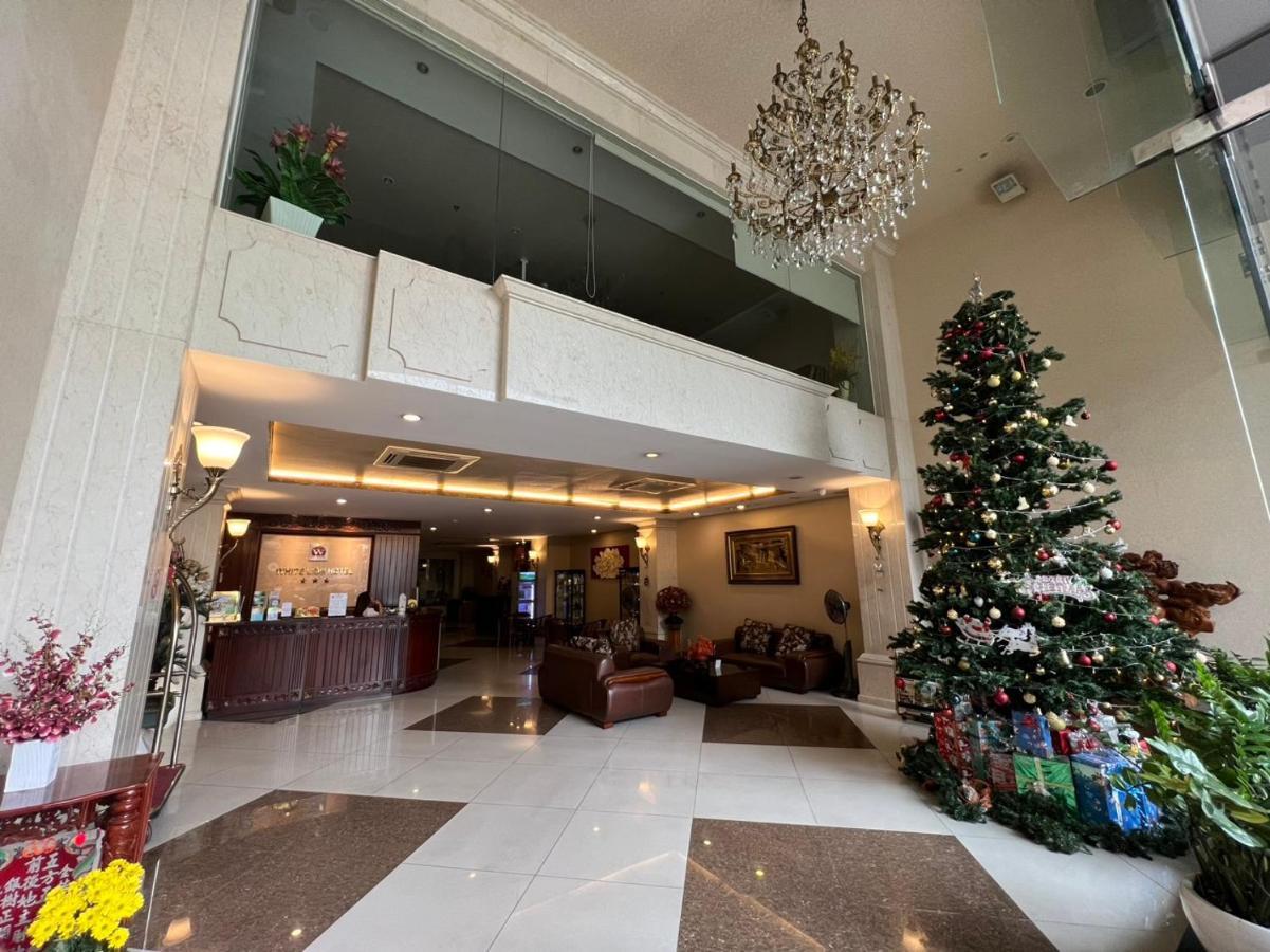 Reddoorz Premium White Lion 3*